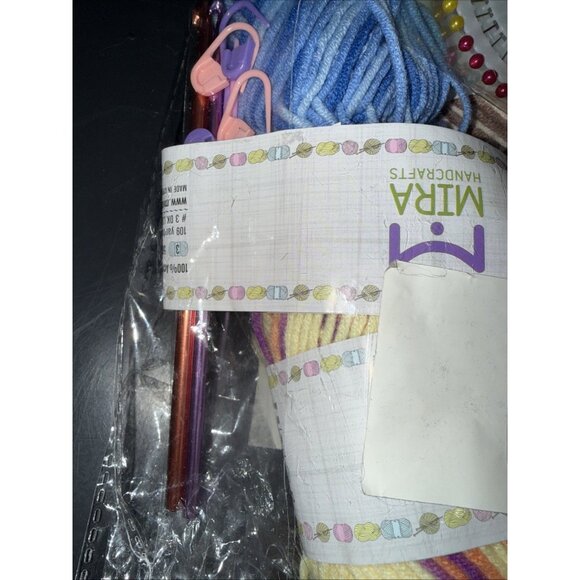 Mira Handcrafts 4 skeins of yarn 2 crochet hooks 40 Berry Pins Opened Bag New - Picture 4 of 13